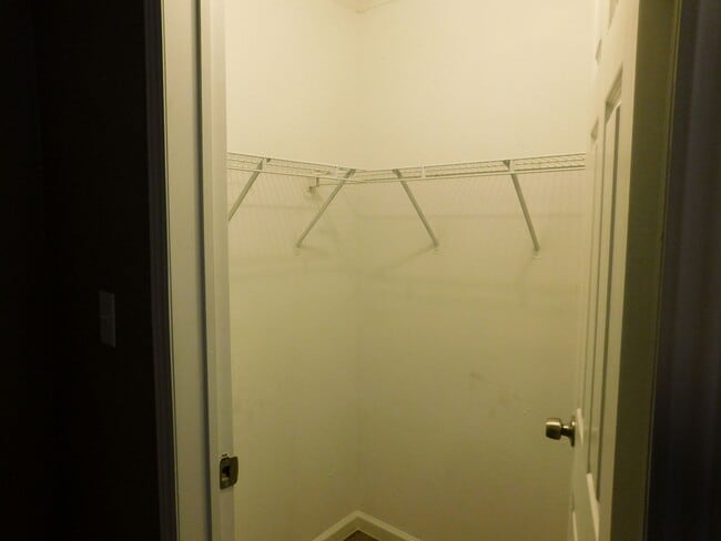 Building Photo - 107 Varsity Dr