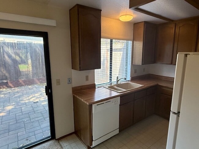 Building Photo - 3-Bed / 2.5 Bath Home in Quiet Benicia Hil...