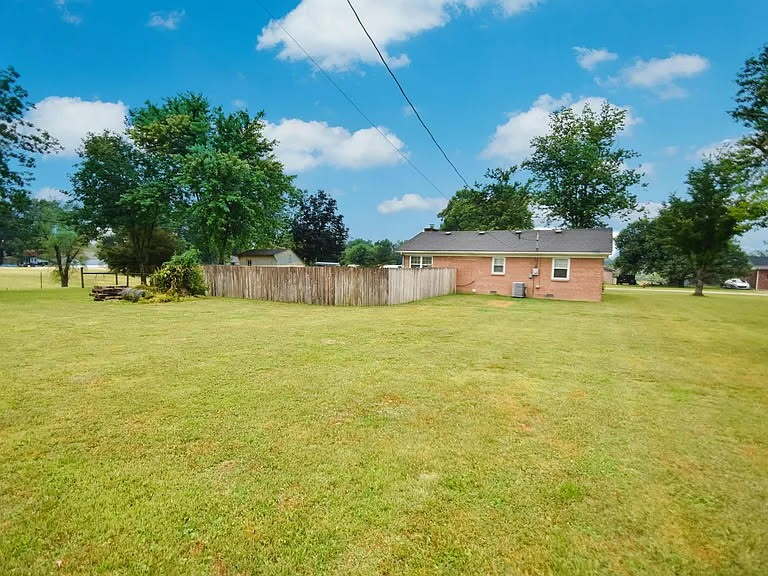 Building Photo - 113 Moore Dr
