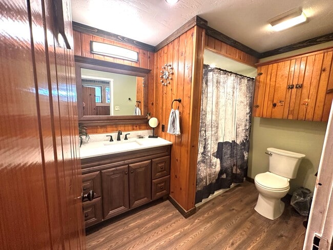 Building Photo - 3628 Forest Ave