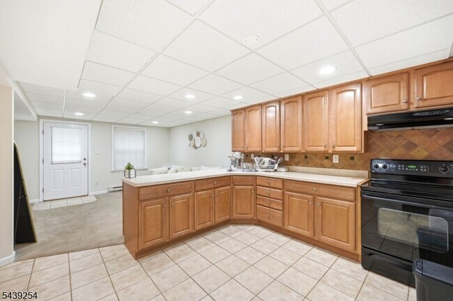Building Photo - 75 Spring Hill Cir