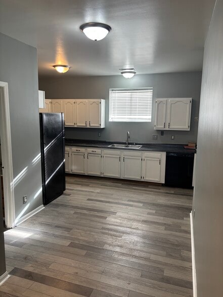 Building Photo - 1023 44th St