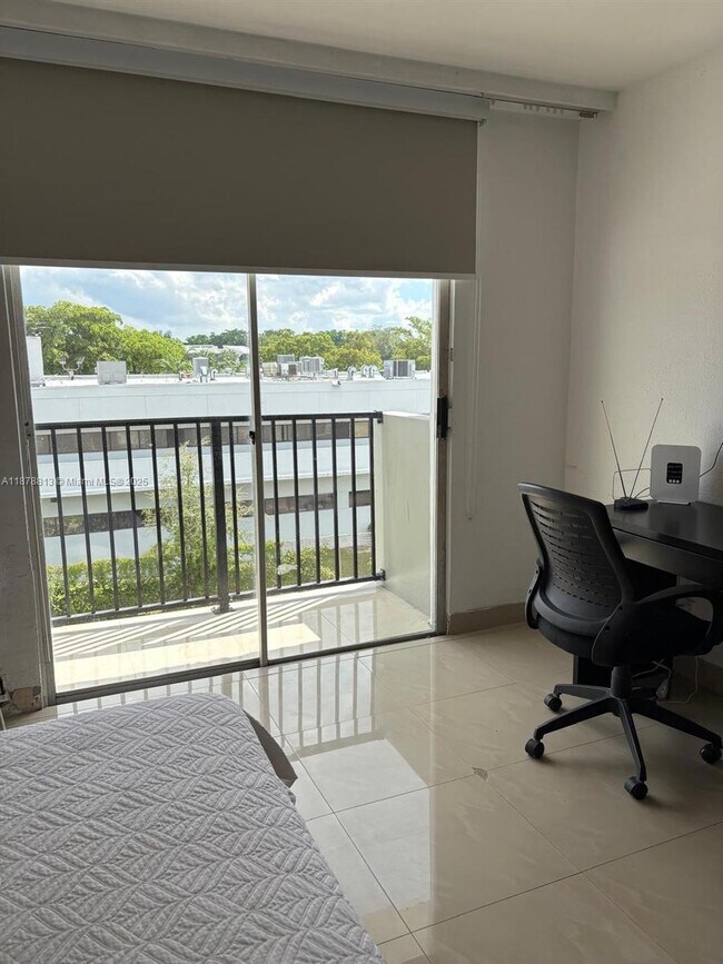 Building Photo - 16450 NW 2nd Ave