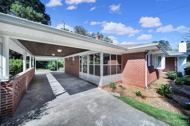 Building Photo - 305 E Catawba Dr