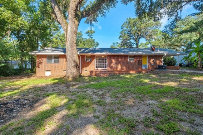 Building Photo - 123 Columbia Dr