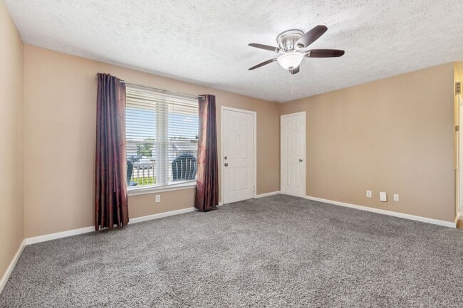 Building Photo - 1073 Bobcat Dr