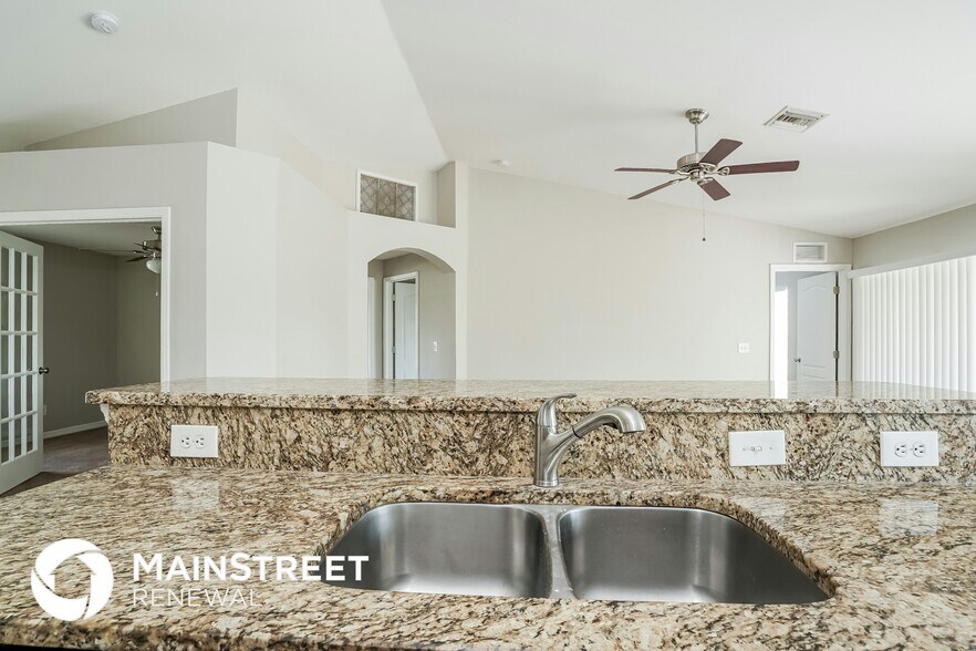 Building Photo - 769 Gaylord Ave S