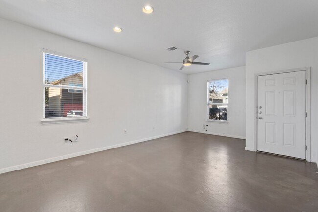 Building Photo - 5804 Loblolly Ln