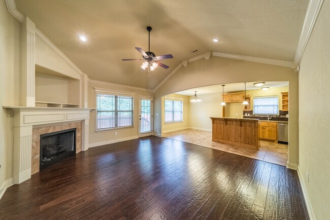 Building Photo - 3205 SW Briar Creek Ave