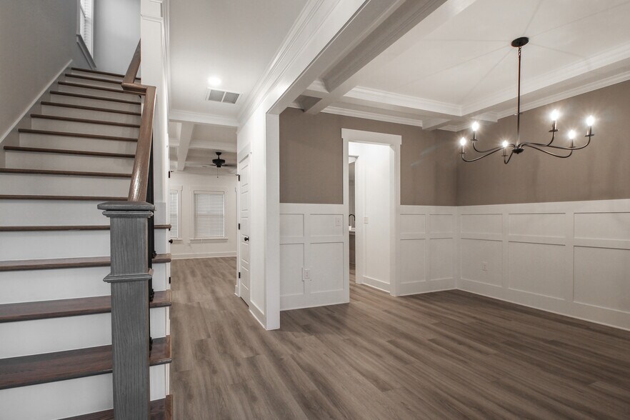 Building Photo - 2036 Warbler Dr