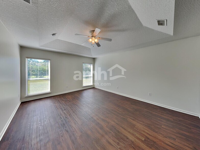 Building Photo - 341 Diana Ct