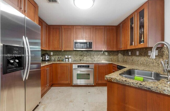 Building Photo - 118 Zamora Ave