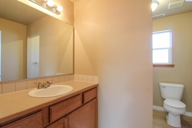 Building Photo - 4 Bed/2.5 Bath House in Richland