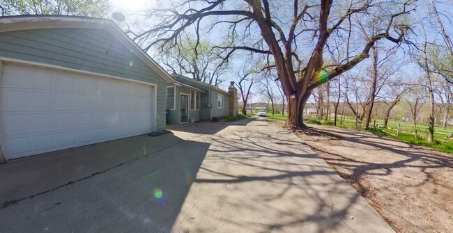 Building Photo - 3D Tour Available - Stand Alone House + Attached Garage + Pet Friendly! Available April 22nd!