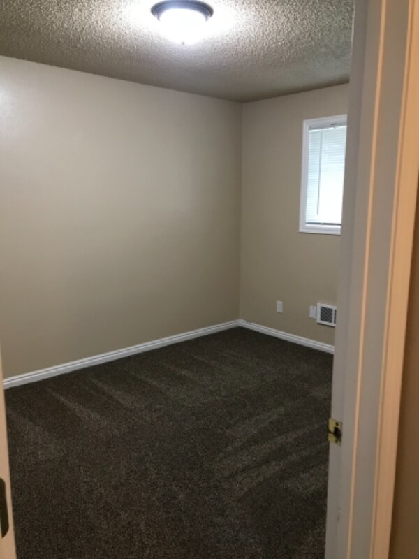 Building Photo - 3850 Hawthorne Rd