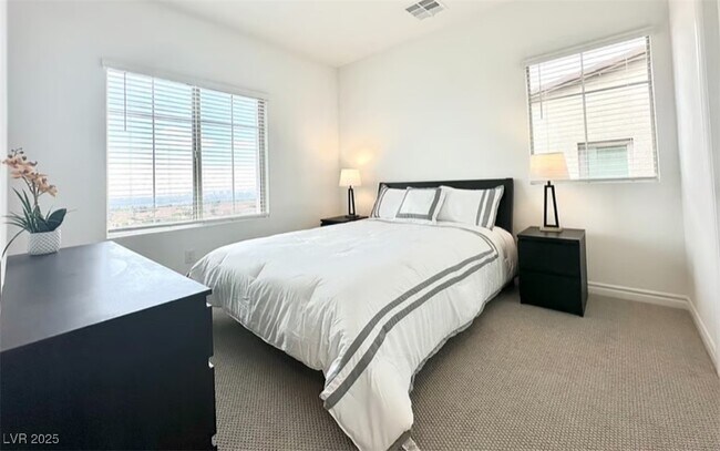 Building Photo - 600 Carriage Hill Dr