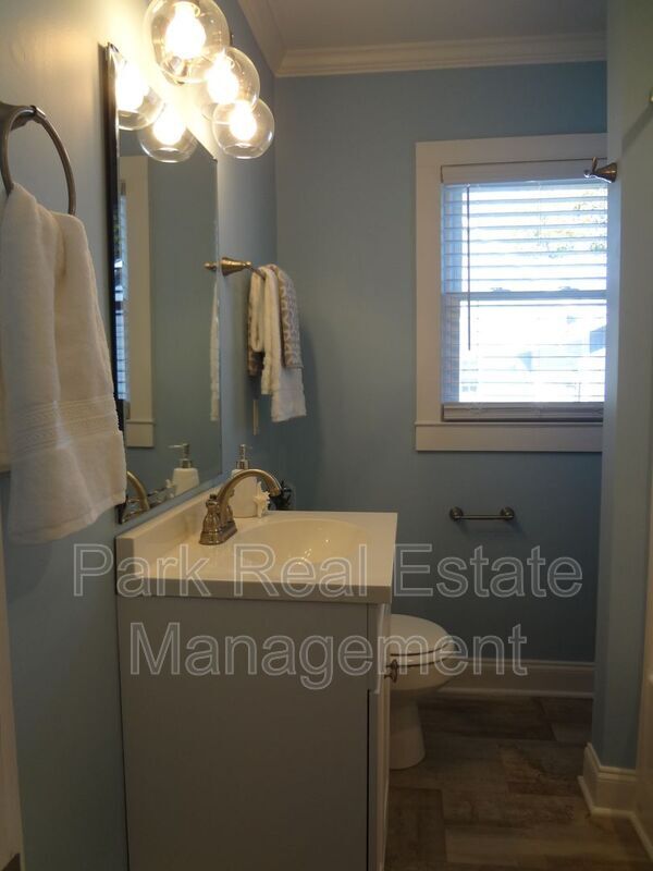 Building Photo - 602 Hillsborough Rd