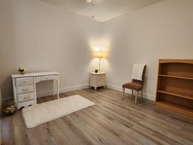 Building Photo - 2060 Greenview Shores Blvd