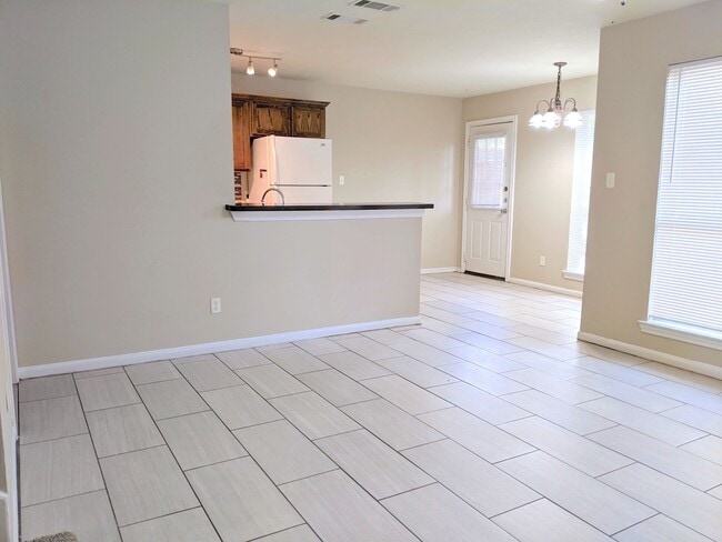 Building Photo - IMMEDIATE MOVE IN!!!  AMAZING 4 BED/3.5 BA...