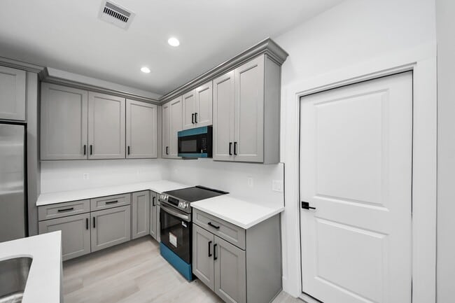 Building Photo - 8218 Lawler St