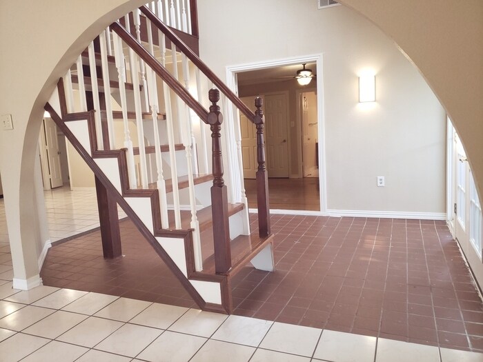 Building Photo - 2217 Rockwood Dr
