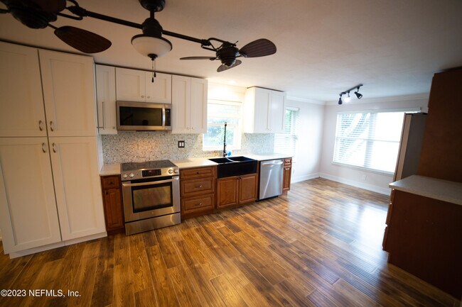 Building Photo - 2010 3rd St