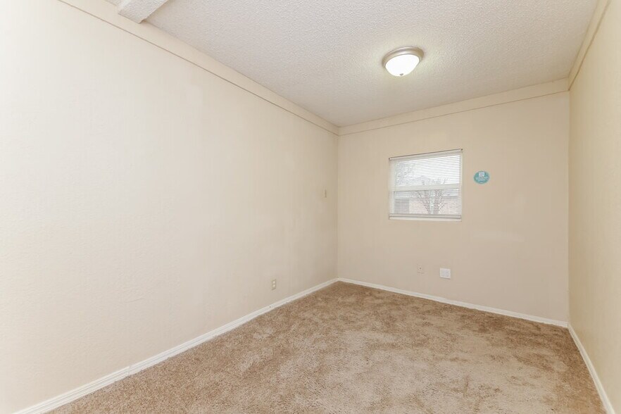 Building Photo - 4213 Kirby St