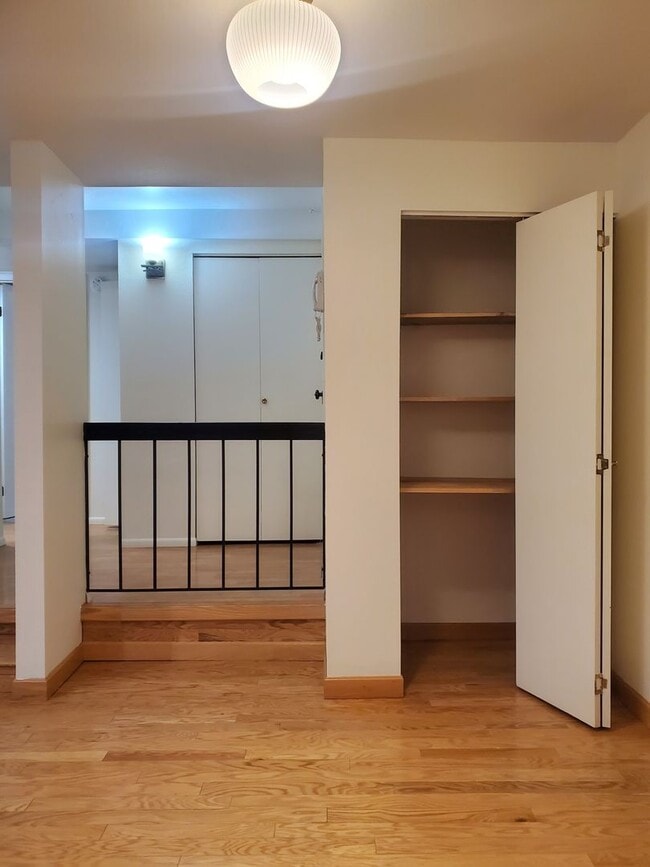 Building Photo - 2bd, 2 ba Condo in Oakbrook, Amenities! $2...