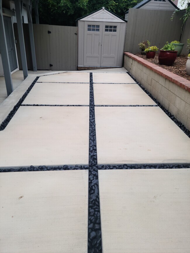 Building Photo - 734 Ashland Ave