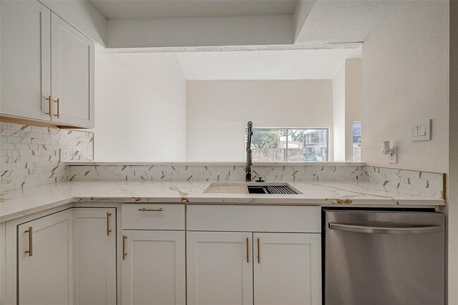 Building Photo - 12632 Newbrook Dr