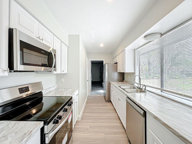 Building Photo - Stunning Waterfront Home located in the de...