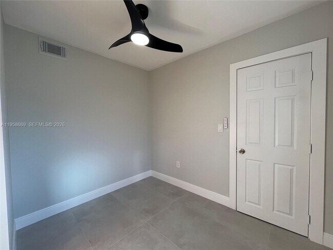 Building Photo - 9200 SW 54th St