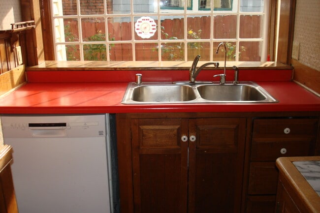 Butler's Pantry houses kitchen sink and dishwasher - 3402 N 28th St