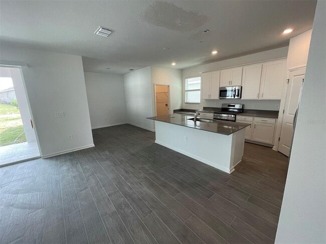 Building Photo - 6241 Blissful St