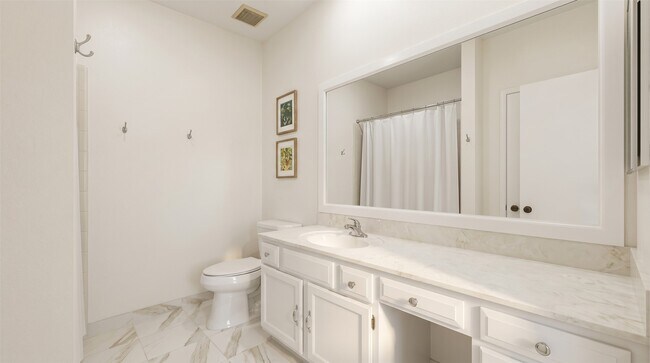 Building Photo - 384 Wilcrest Dr