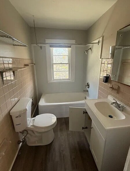 Building Photo - 220 Rockwood Ave