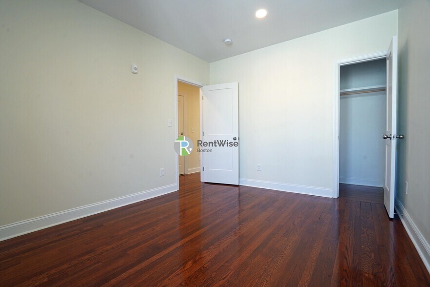 Building Photo - 123 Sutherland Rd