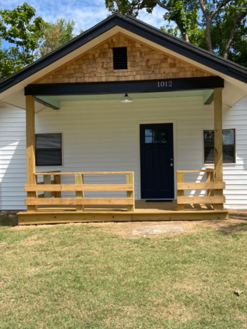 Building Photo - 1012 E Farrall St