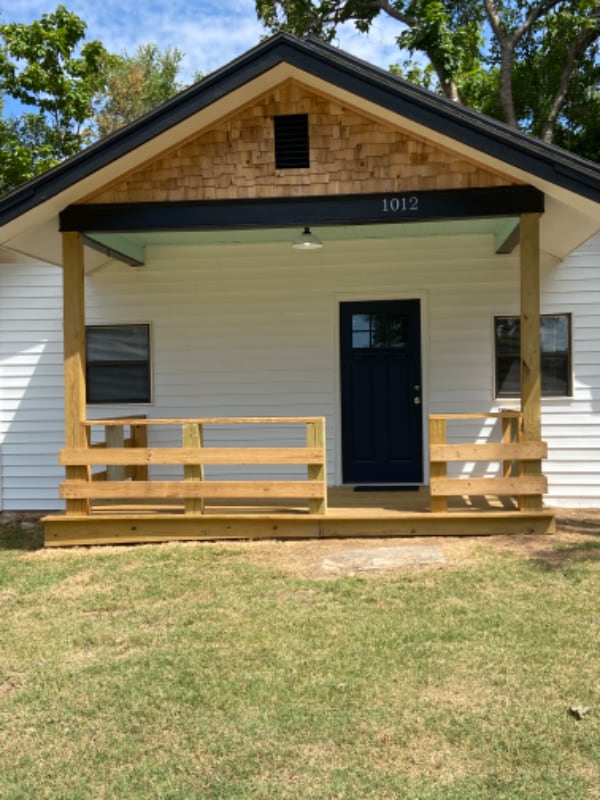 Building Photo - 1012 E Farrall St