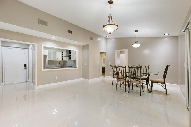 Building Photo - 811 SE 4th Ave