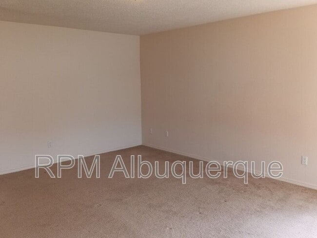 Building Photo - 7100 Alexandria Dr NE
