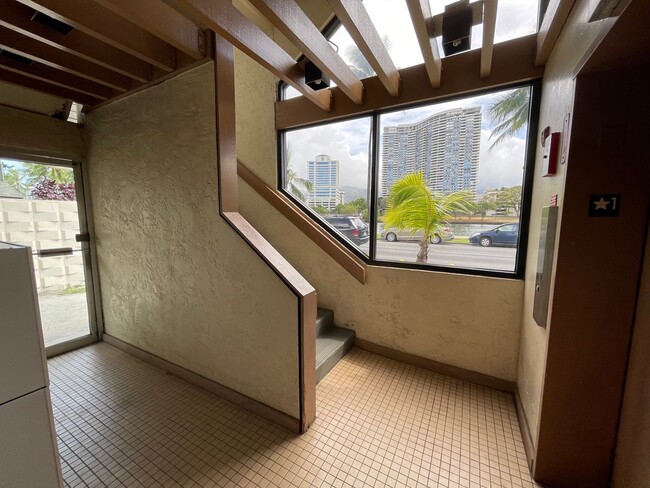 Building Photo - Regency Ala Wai Condo - FURNISHED 1 bedroom unit, Utilities Included - no parking - Avail now!