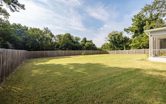 Building Photo - 432 Vaughn Rd