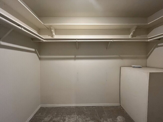 Building Photo - 2 Bed 2 Bath Corner Condo ~ Cedar Mill w/ Washer & Dryer, Parking and Pool! Convenient to Nike, S...