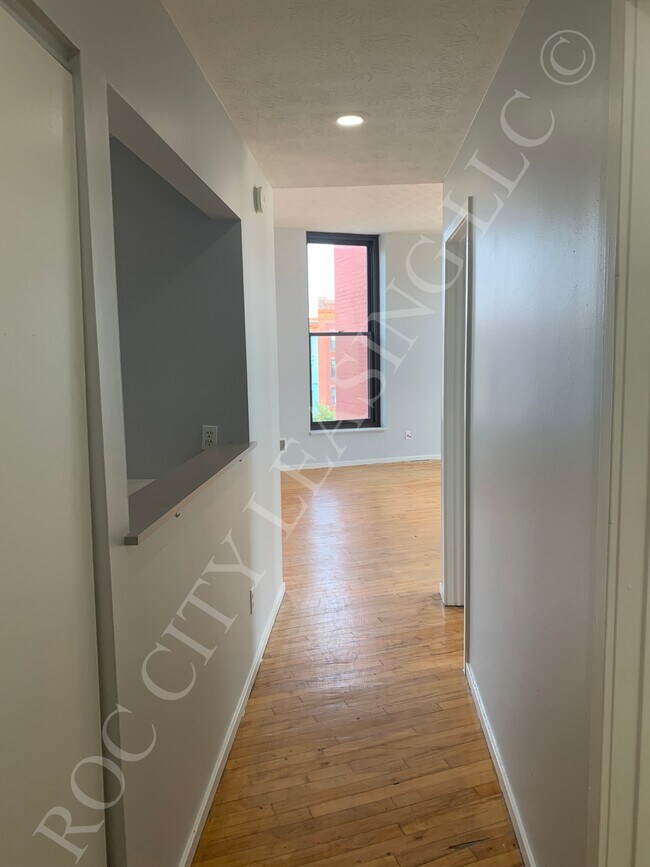 Building Photo - 214-216-216 Andrews St