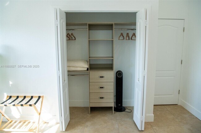 Building Photo - 1010 Joyce Ct