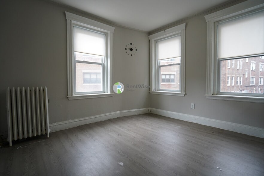 Primary Photo - 368 Riverway