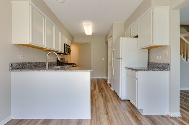 Building Photo - 2487 Dickens Dr