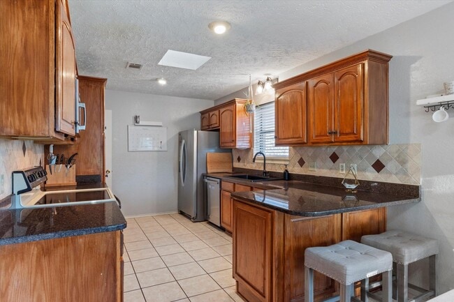 Building Photo - 421 St Andrews St