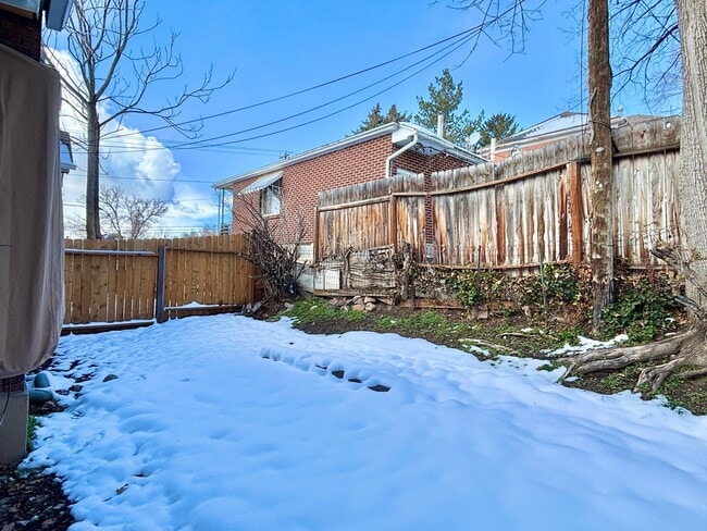 Building Photo - 454 F St